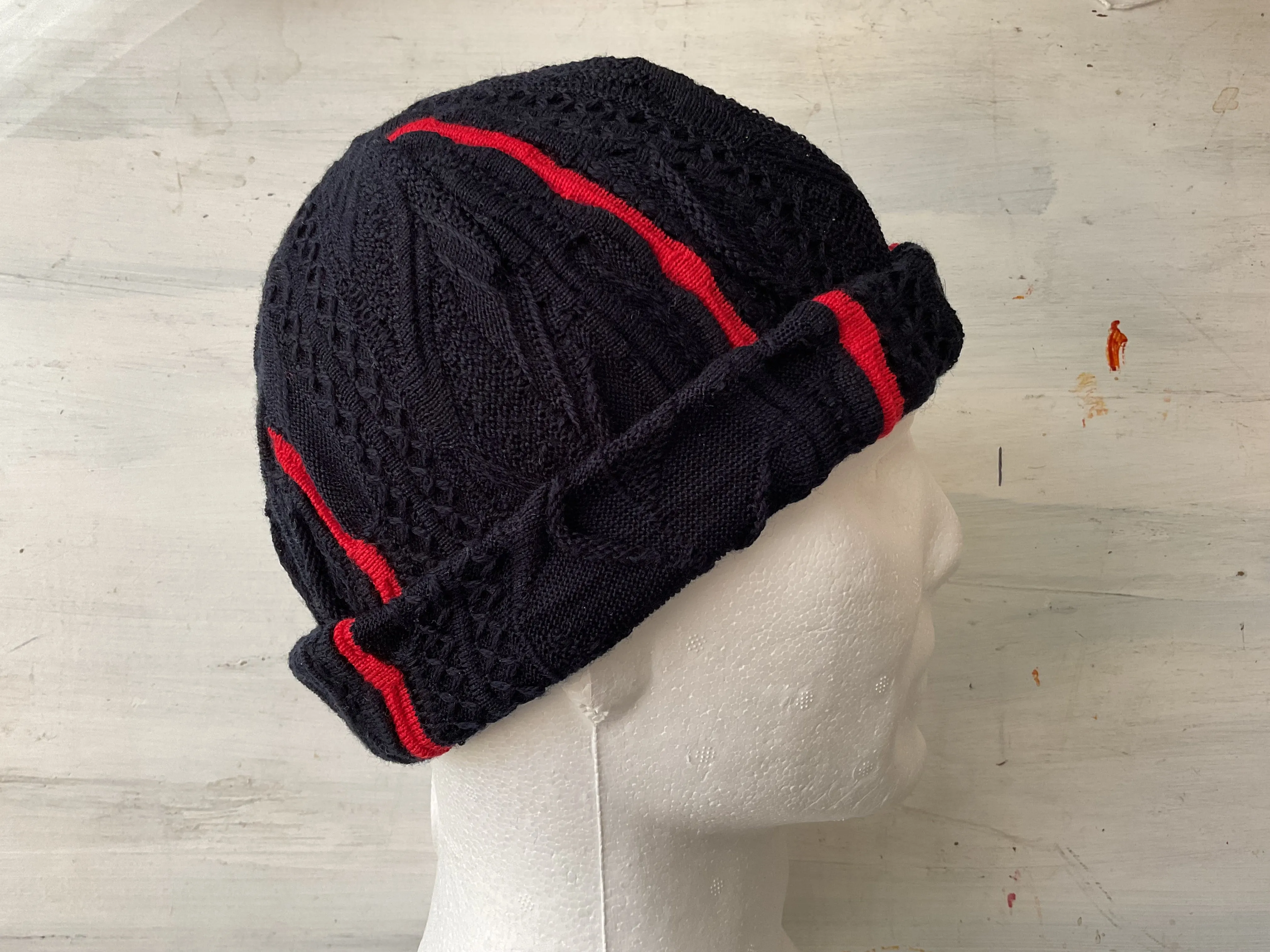 GECCU 3D-knitted merino wool ‘red back spider’ beanie